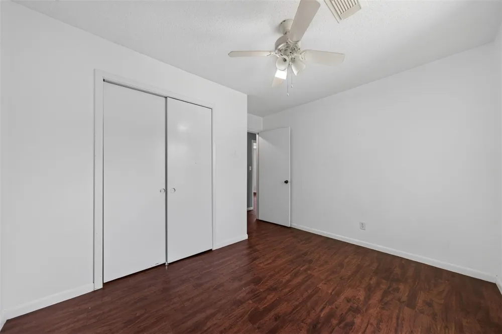 522 Oklahoma Avenue Bacliff, TX 77518