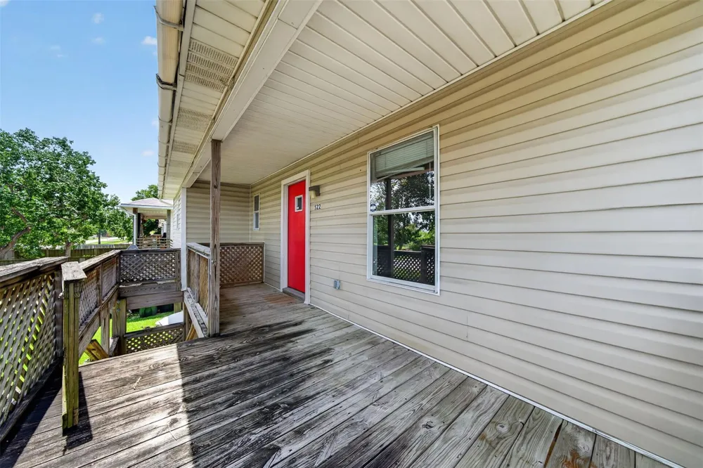522 Oklahoma Avenue Bacliff, TX 77518