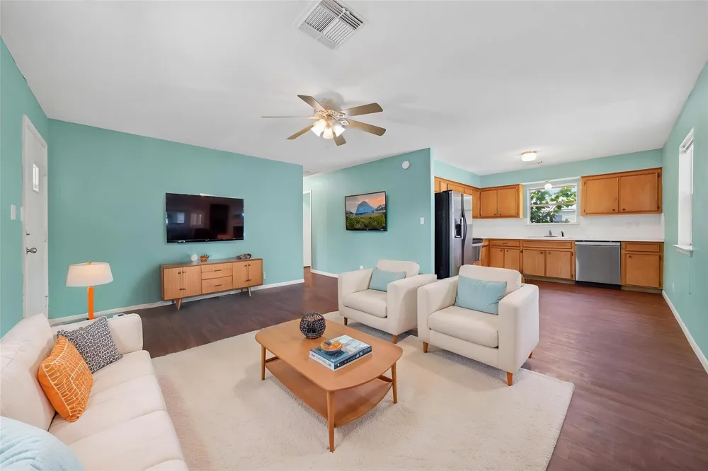 522 Oklahoma Avenue Bacliff, TX 77518