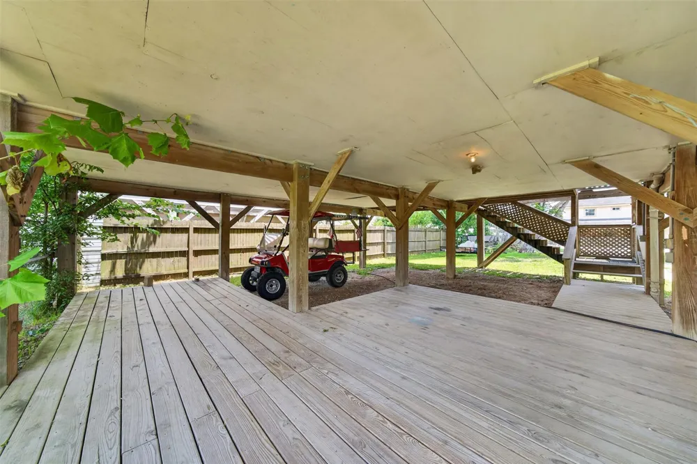522 Oklahoma Avenue Bacliff, TX 77518