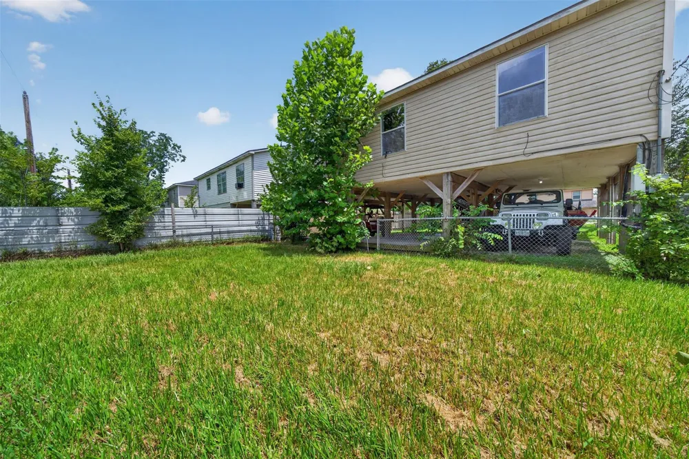 522 Oklahoma Avenue Bacliff, TX 77518