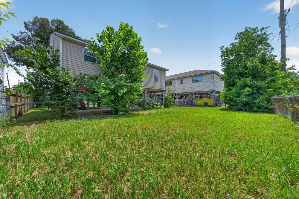 522 Oklahoma Avenue Bacliff, TX 77518