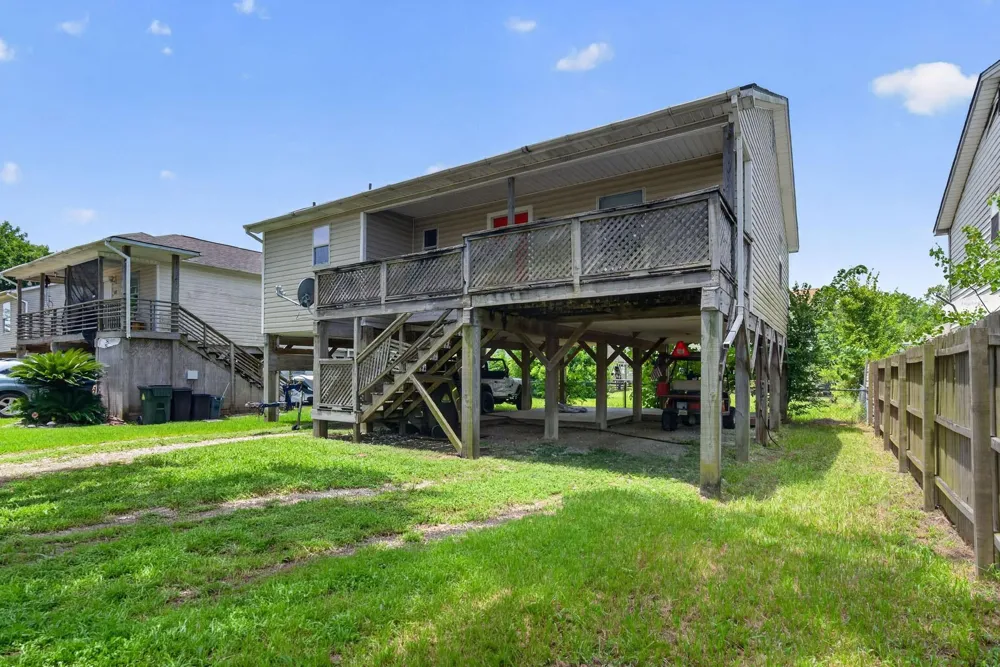 522 Oklahoma Avenue Bacliff, TX 77518