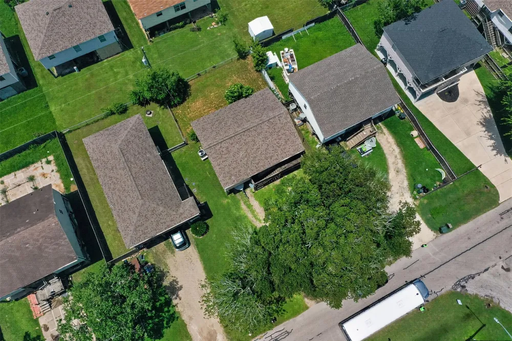 522 Oklahoma Avenue Bacliff, TX 77518