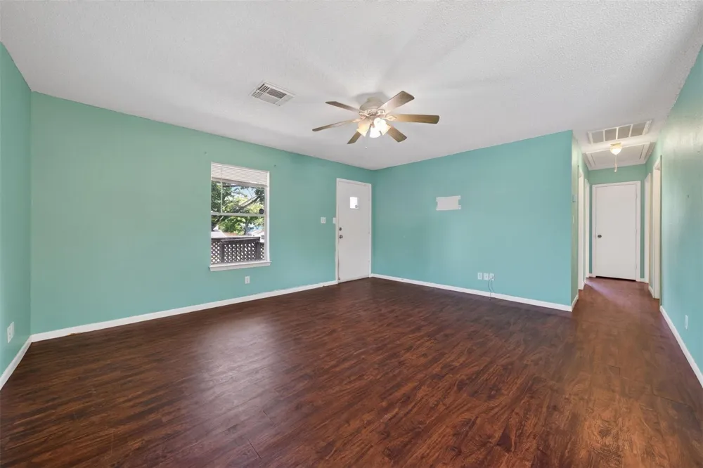 522 Oklahoma Avenue Bacliff, TX 77518