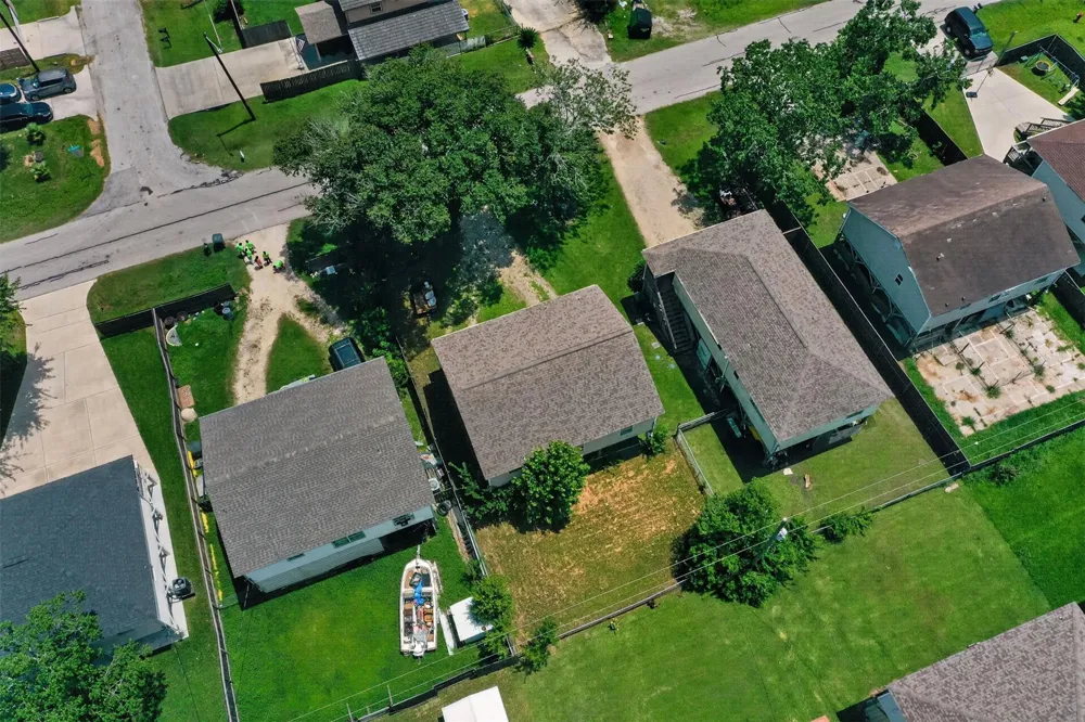 522 Oklahoma Avenue Bacliff, TX 77518