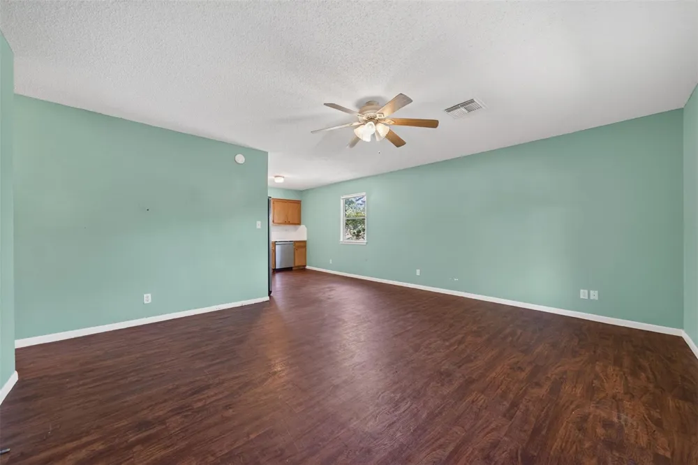 522 Oklahoma Avenue Bacliff, TX 77518