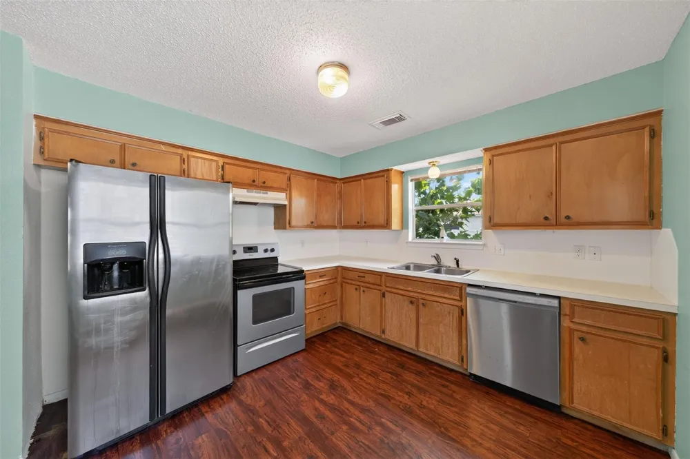 522 Oklahoma Avenue Bacliff, TX 77518