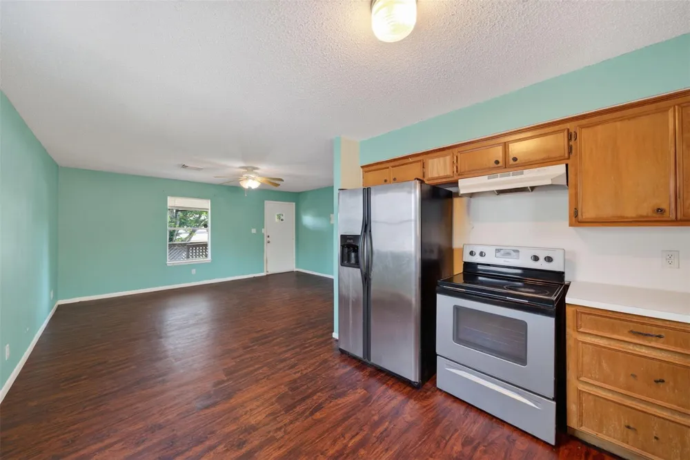 522 Oklahoma Avenue Bacliff, TX 77518