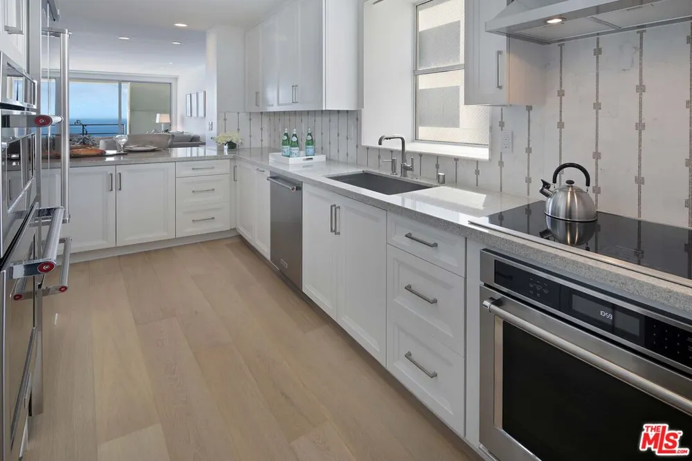 1221 W OCEAN AVENUE Santa Monica, CA 90401