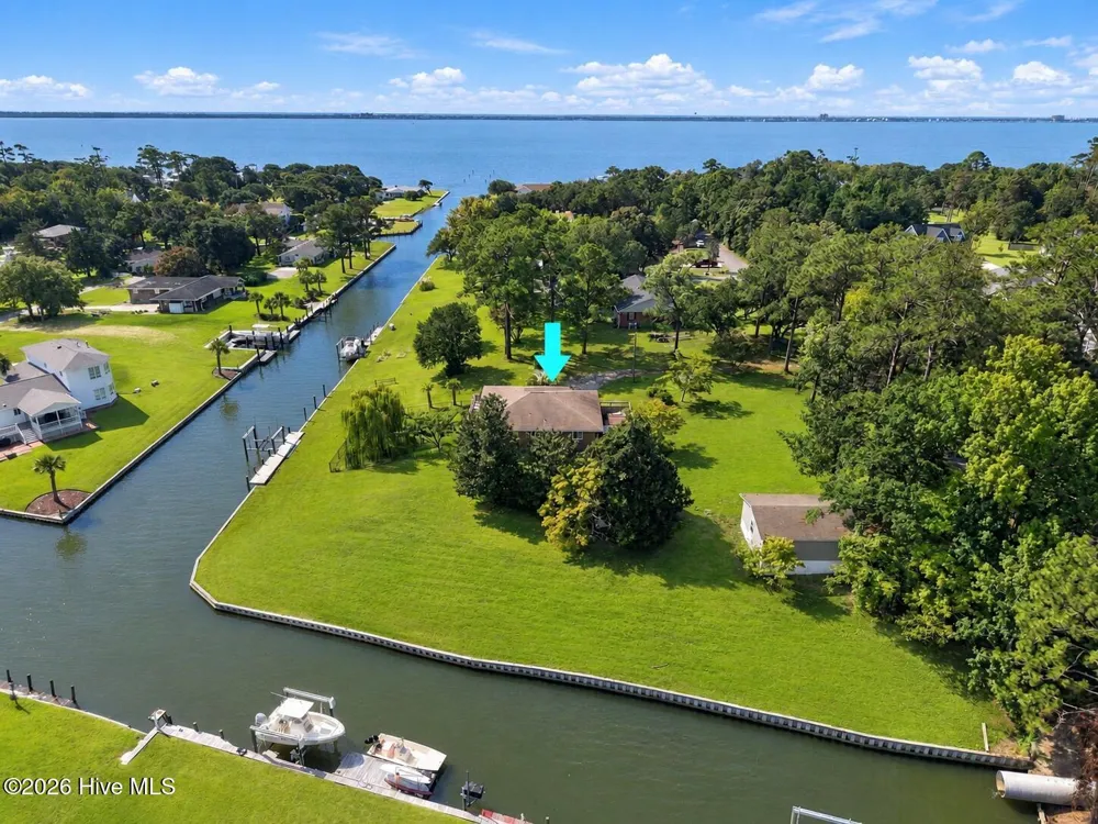 315 Holly Lane Newport, NC 28570