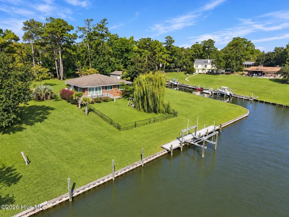 315 Holly Lane Newport, NC 28570