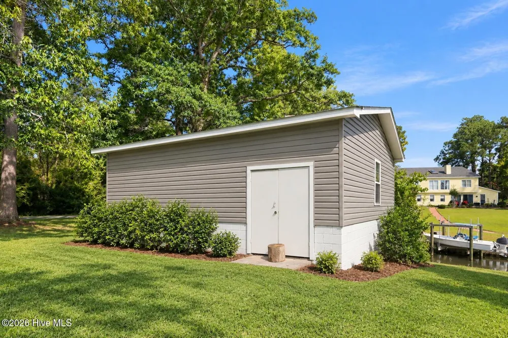 315 Holly Lane Newport, NC 28570