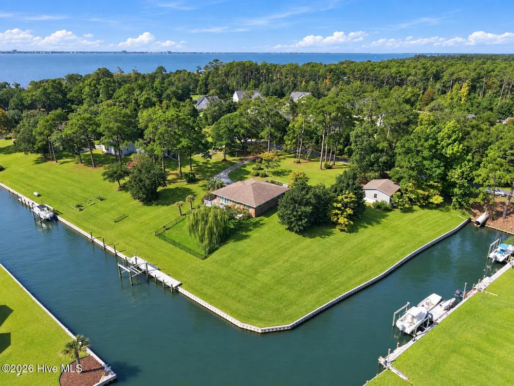 315 Holly Lane Newport, NC 28570