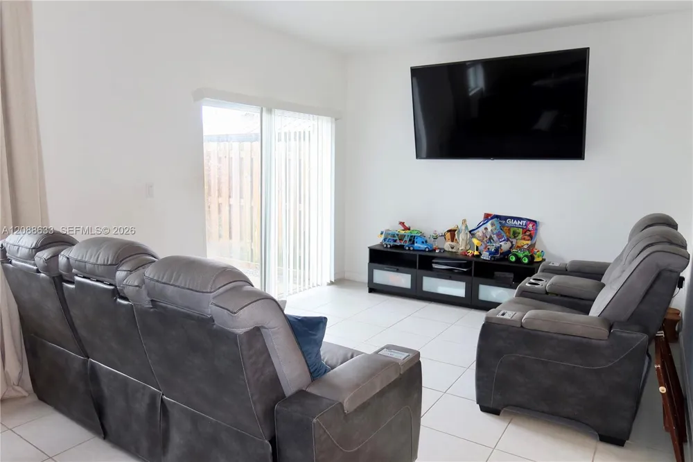 2663 SE 10th St Homestead, FL 33035