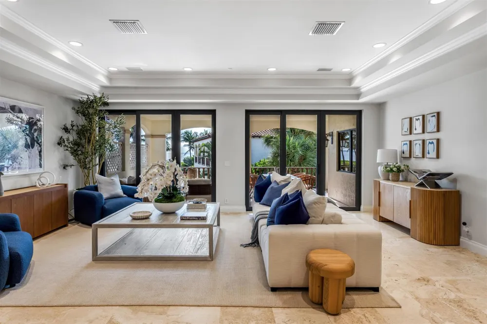 5833 OCEAN BOULEVARD #D2 Ocean Ridge, FL 33435