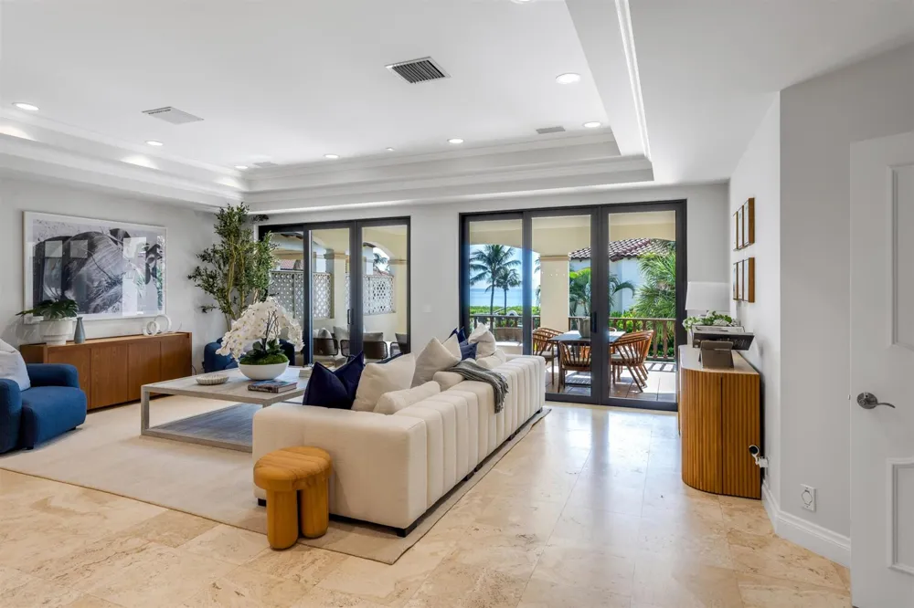 5833 OCEAN BOULEVARD #D2 Ocean Ridge, FL 33435