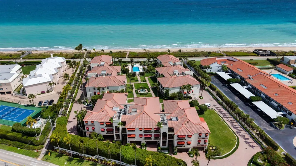 5833 OCEAN BOULEVARD #D2 Ocean Ridge, FL 33435