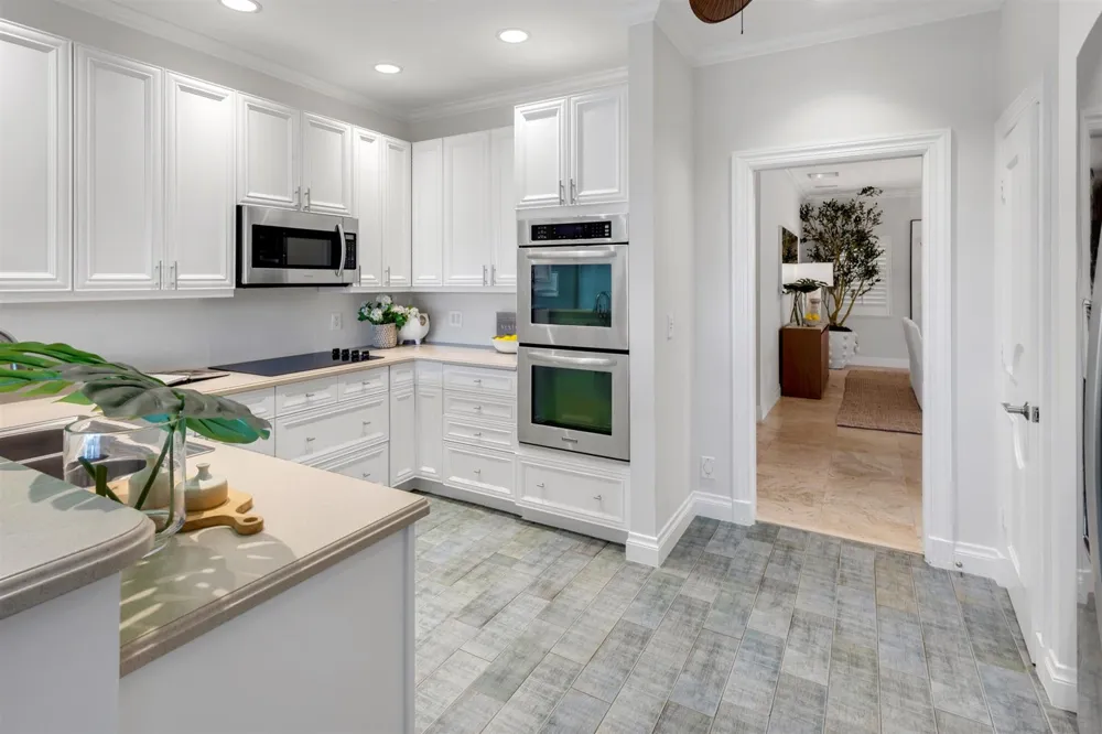 5833 OCEAN BOULEVARD #D2 Ocean Ridge, FL 33435