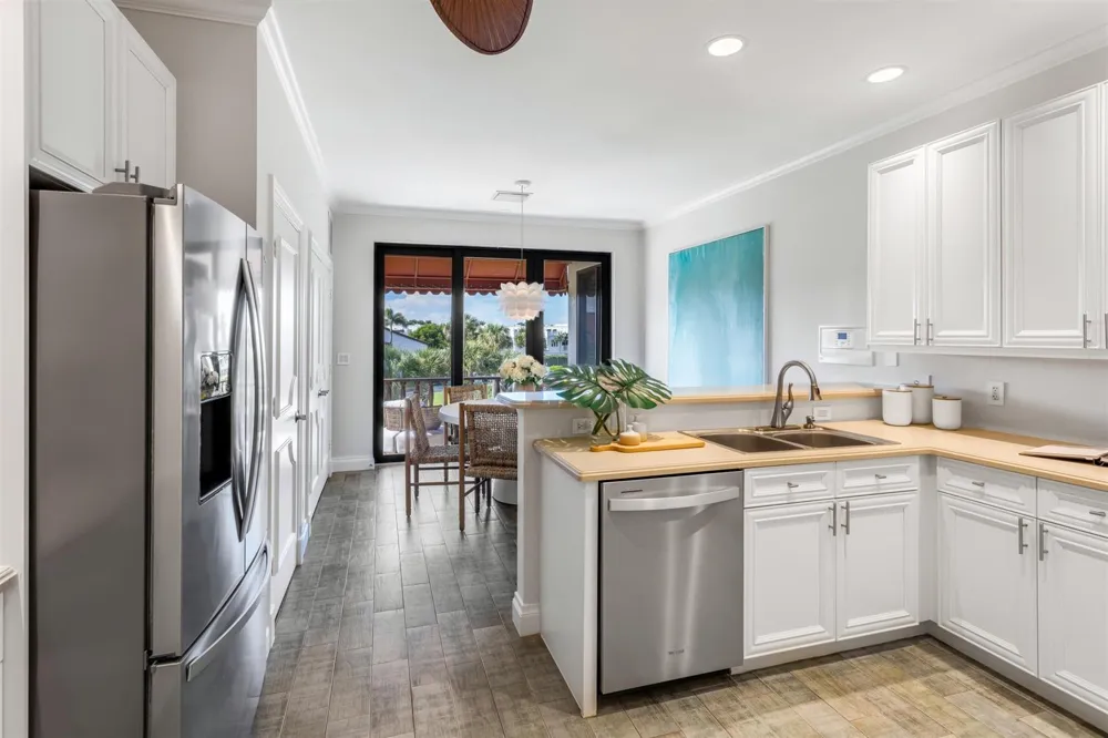5833 OCEAN BOULEVARD #D2 Ocean Ridge, FL 33435