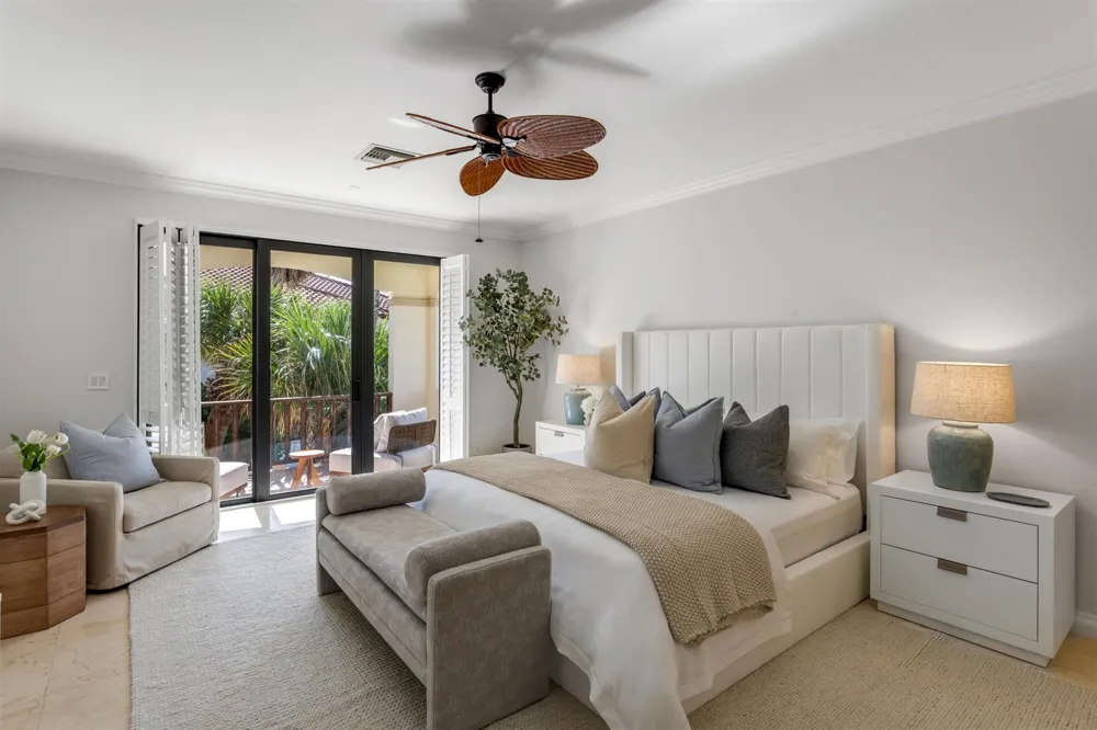 5833 OCEAN BOULEVARD #D2 Ocean Ridge, FL 33435