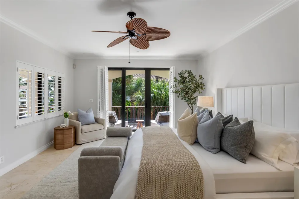 5833 OCEAN BOULEVARD #D2 Ocean Ridge, FL 33435