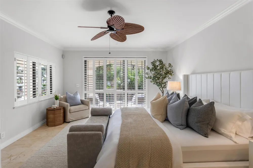 5833 OCEAN BOULEVARD #D2 Ocean Ridge, FL 33435