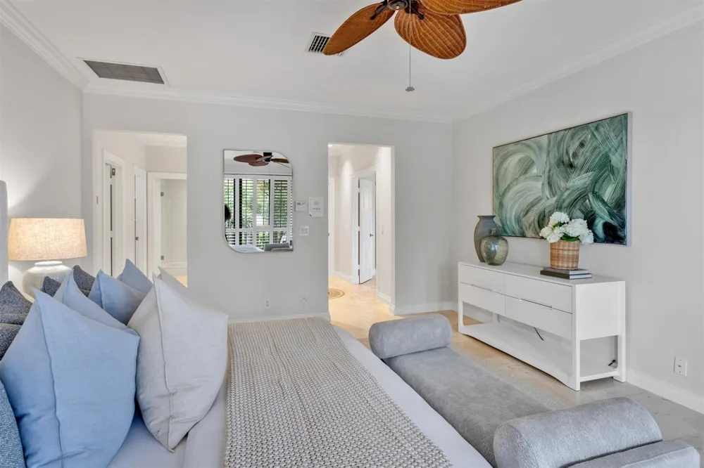 5833 OCEAN BOULEVARD #D2 Ocean Ridge, FL 33435