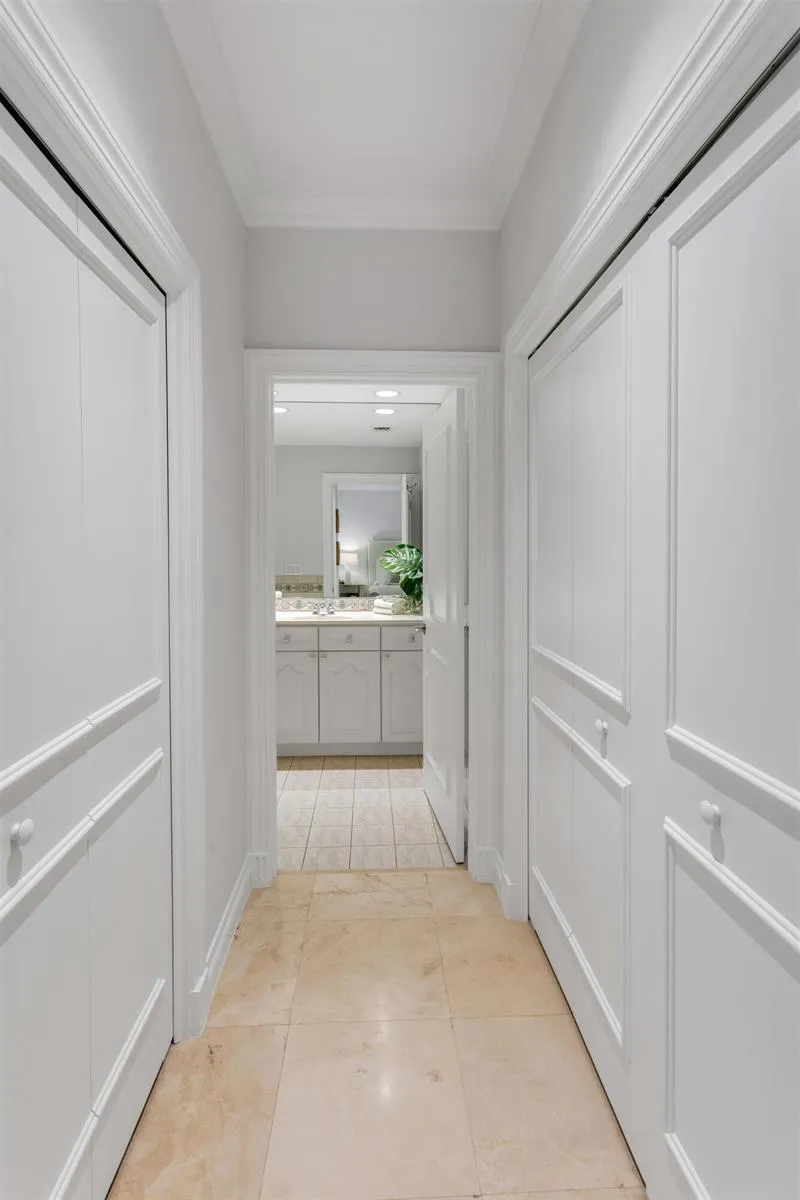 5833 OCEAN BOULEVARD #D2 Ocean Ridge, FL 33435