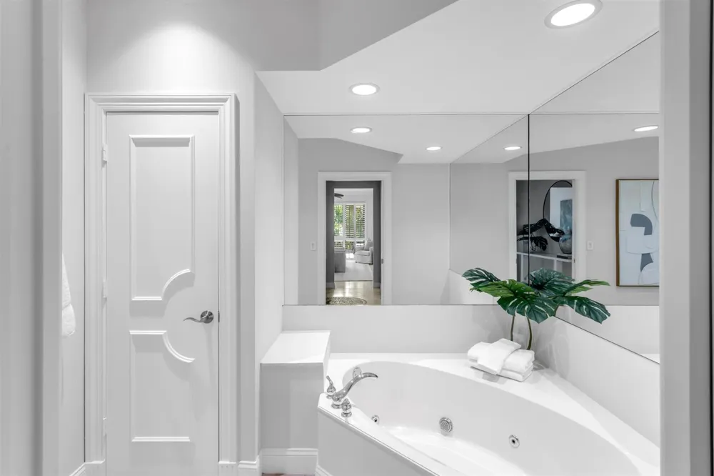 5833 OCEAN BOULEVARD #D2 Ocean Ridge, FL 33435