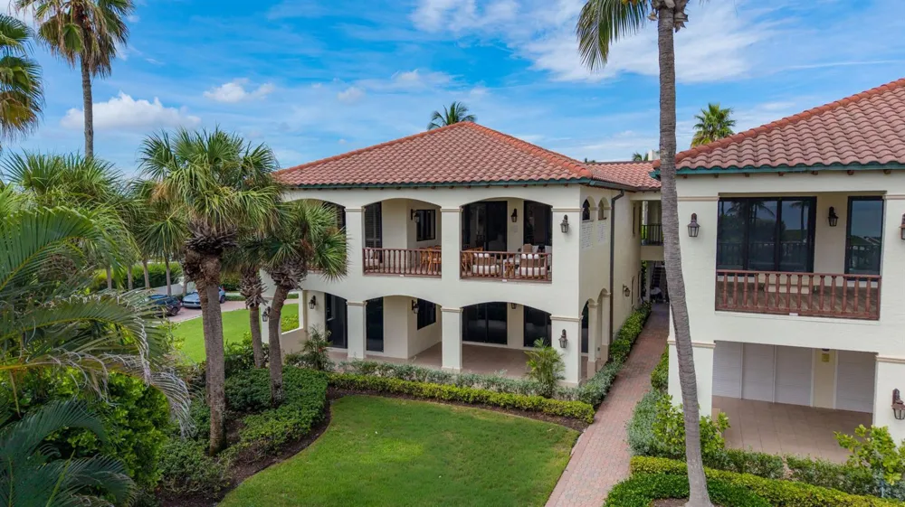 5833 OCEAN BOULEVARD #D2 Ocean Ridge, FL 33435