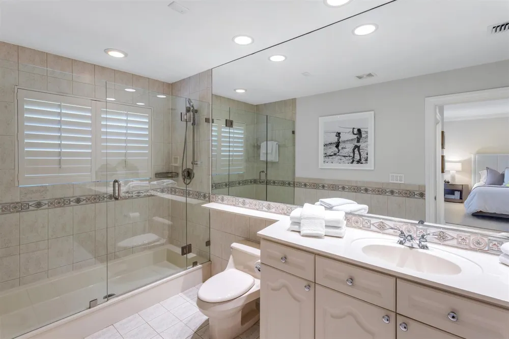 5833 OCEAN BOULEVARD #D2 Ocean Ridge, FL 33435
