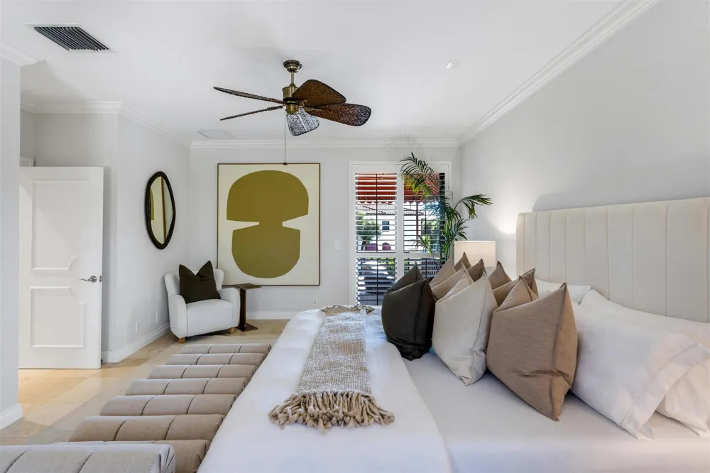 5833 OCEAN BOULEVARD #D2 Ocean Ridge, FL 33435