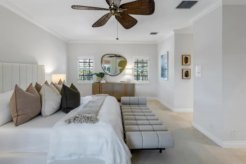 5833 OCEAN BOULEVARD #D2 Ocean Ridge, FL 33435