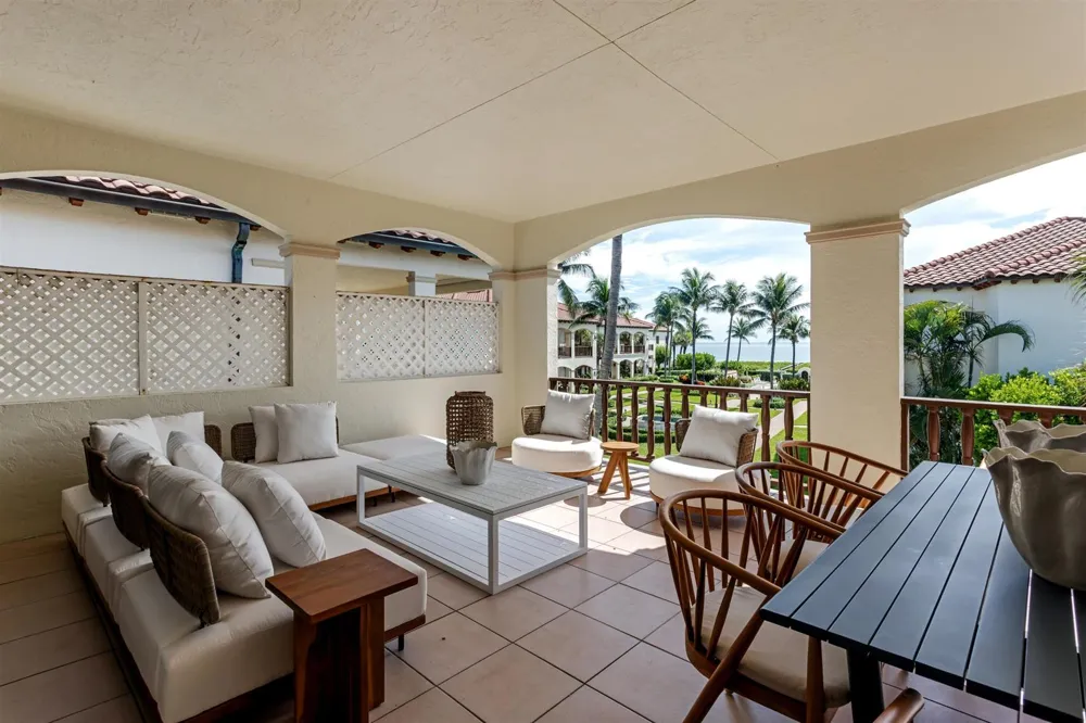 5833 OCEAN BOULEVARD #D2 Ocean Ridge, FL 33435