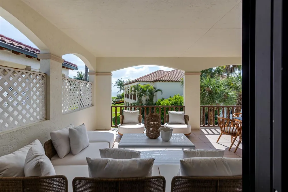 5833 OCEAN BOULEVARD #D2 Ocean Ridge, FL 33435