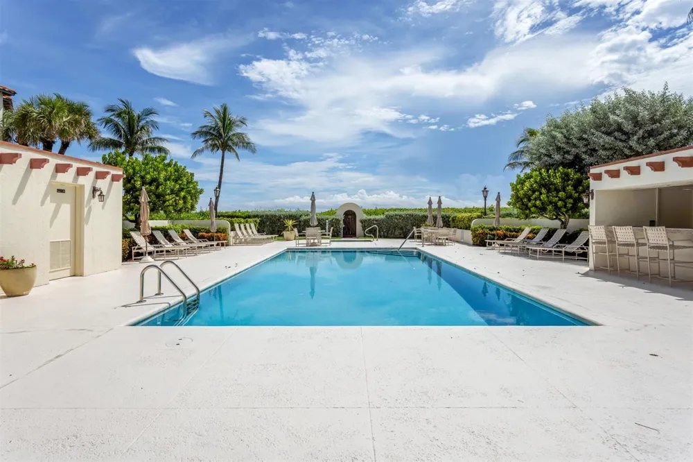 5833 OCEAN BOULEVARD #D2 Ocean Ridge, FL 33435