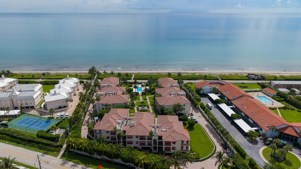5833 OCEAN BOULEVARD #D2 Ocean Ridge, FL 33435