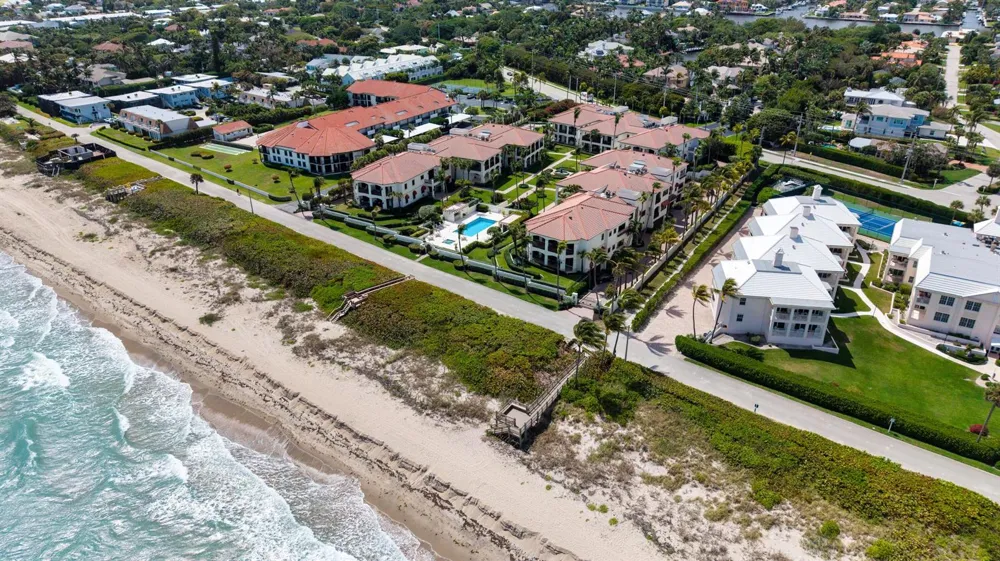5833 OCEAN BOULEVARD #D2 Ocean Ridge, FL 33435