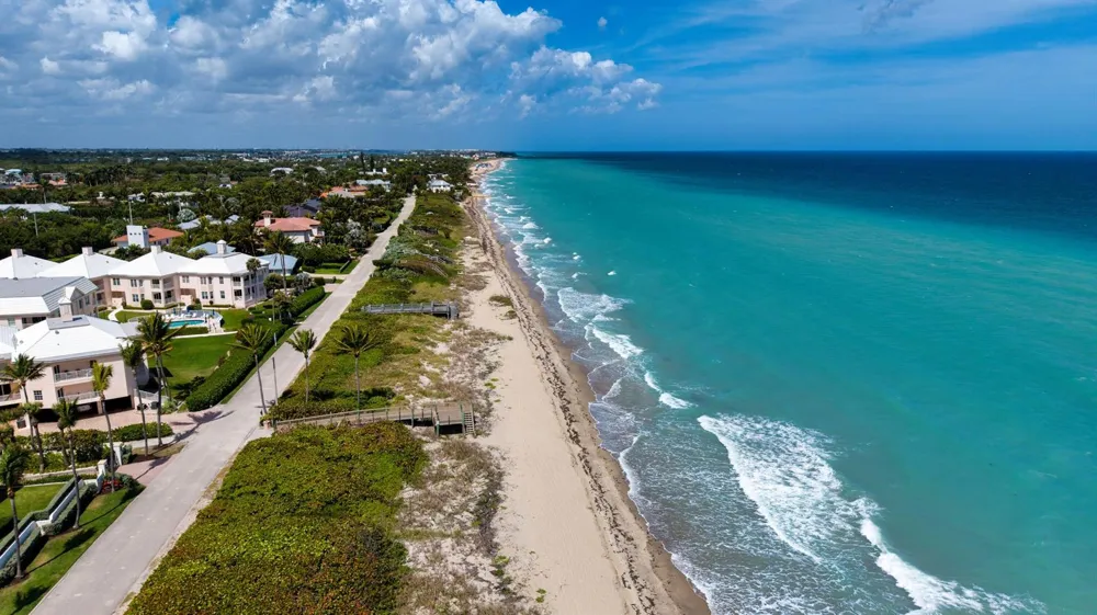 5833 OCEAN BOULEVARD #D2 Ocean Ridge, FL 33435