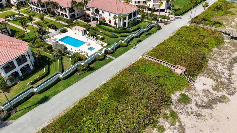 5833 OCEAN BOULEVARD #D2 Ocean Ridge, FL 33435