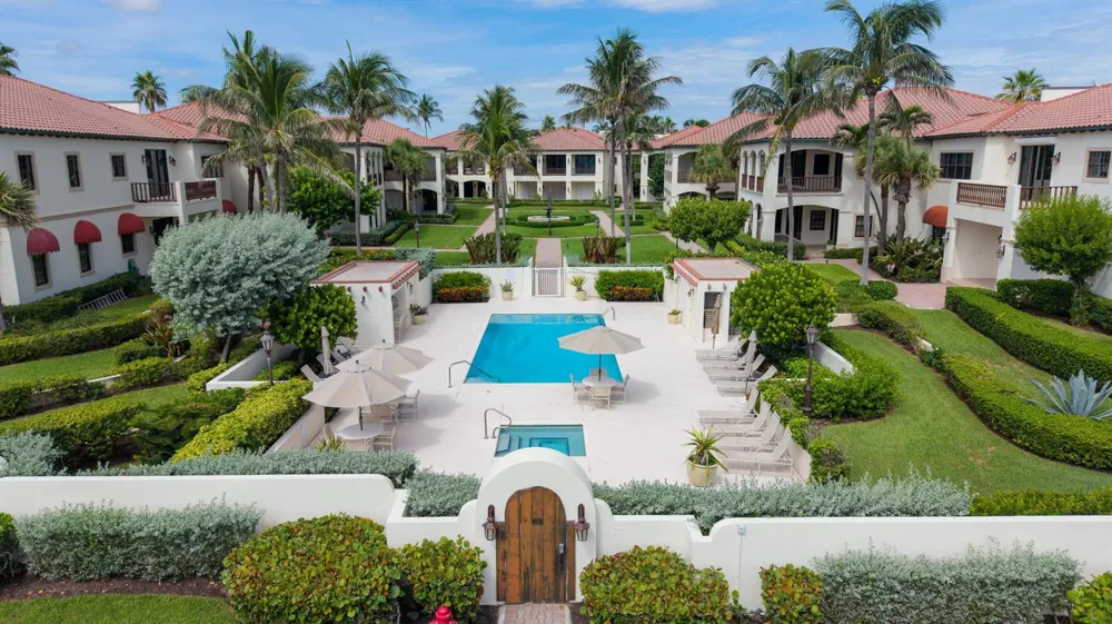 5833 OCEAN BOULEVARD #D2 Ocean Ridge, FL 33435