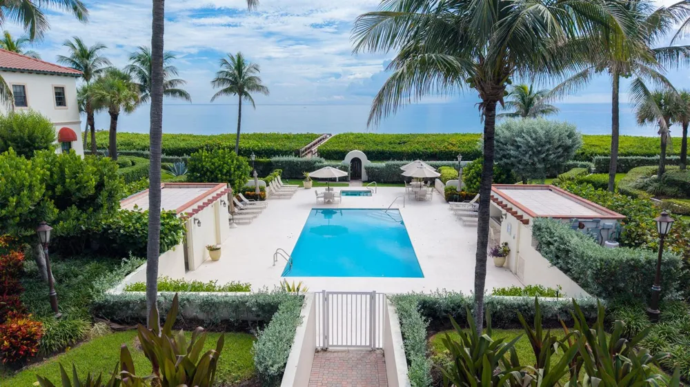 5833 OCEAN BOULEVARD #D2 Ocean Ridge, FL 33435