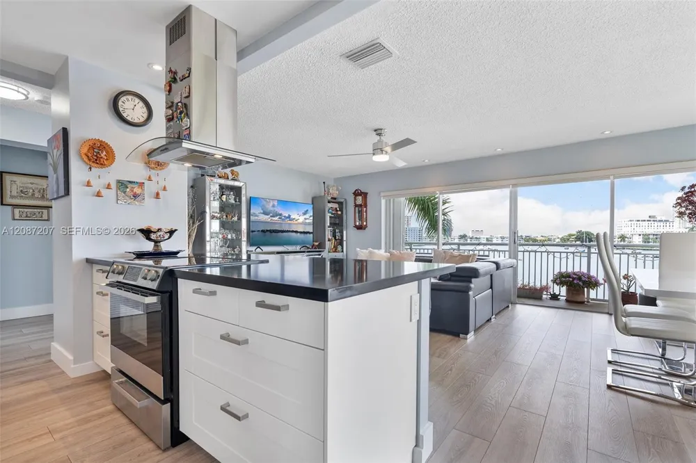 126 Golden Isles Dr #34A Hallandale Beach, FL 33009