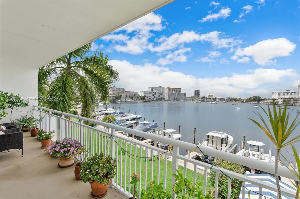 126 Golden Isles Dr #34A Hallandale Beach, FL 33009