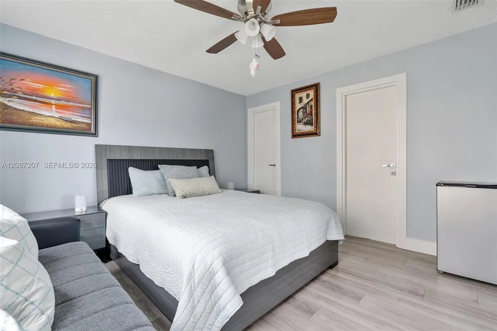 126 Golden Isles Dr #34A Hallandale Beach, FL 33009
