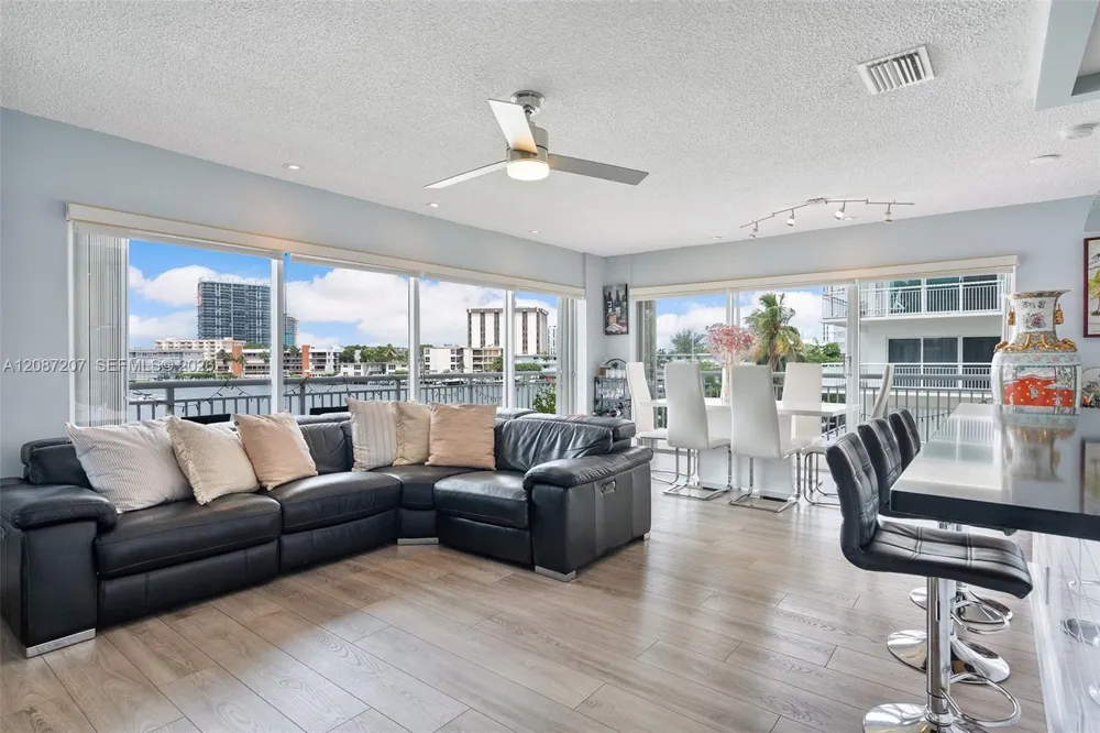 126 Golden Isles Dr #34A Hallandale Beach, FL 33009