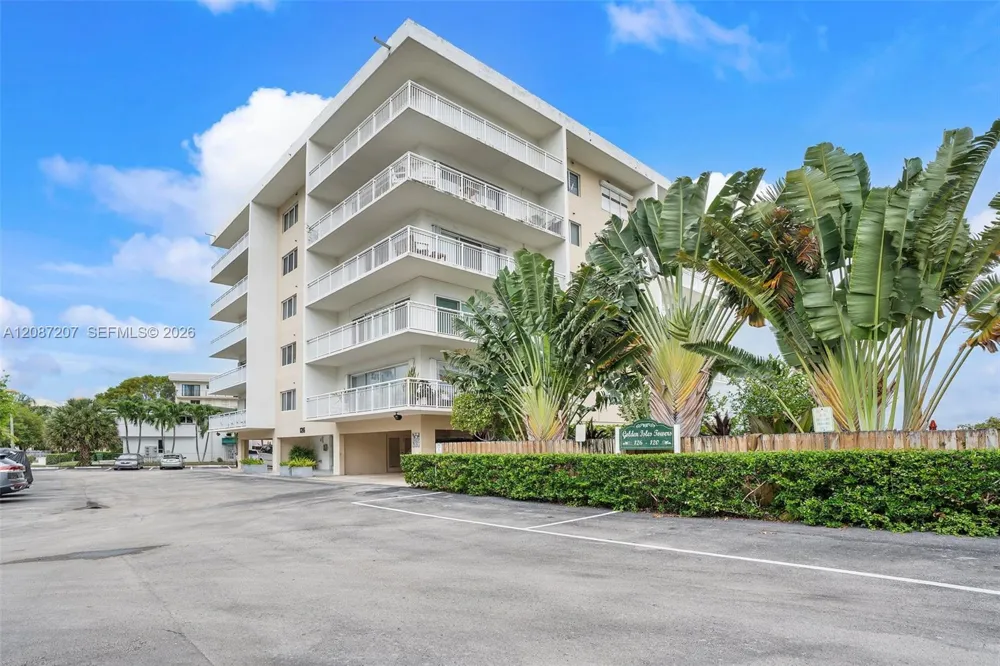 126 Golden Isles Dr #34A Hallandale Beach, FL 33009