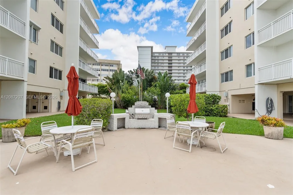 126 Golden Isles Dr #34A Hallandale Beach, FL 33009