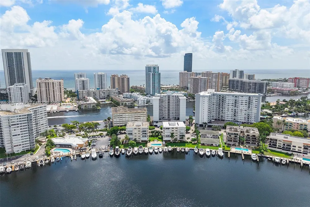 126 Golden Isles Dr #34A Hallandale Beach, FL 33009